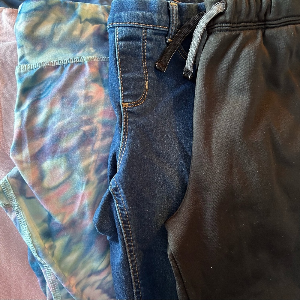 4 Pairs of Girl’s Size Large (10-12) Leggings